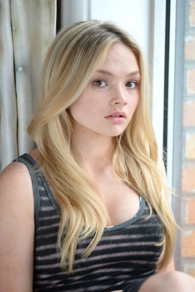 Natalie-Alyn-Lind - Quelle est sa taille